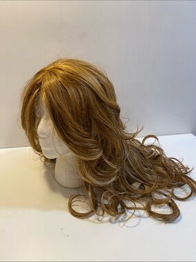 SHAKE & GO Women's Long Wavy Synthetic Wig in Light Ginger Brown